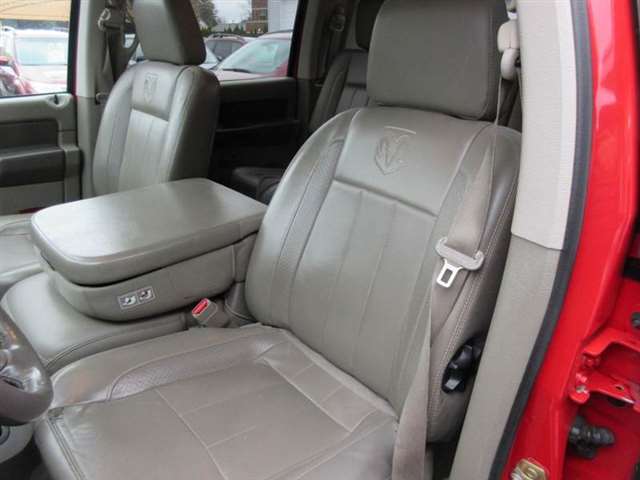 2006 Dodge Ram Pickup 2500 Laramie 4dr Mega Cab 4WD SB